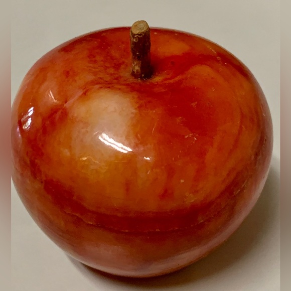 Mid Century Vintage Hand Carved Onyx Marble Apple Figurine Paperweight Sculpture - Picture 6 of 16
